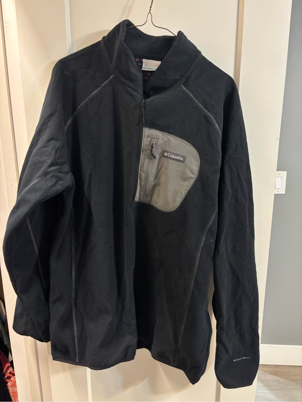 Columbia Men’s Black Lightweight Fleece Shirt Jacket with Chest Zip Pocket